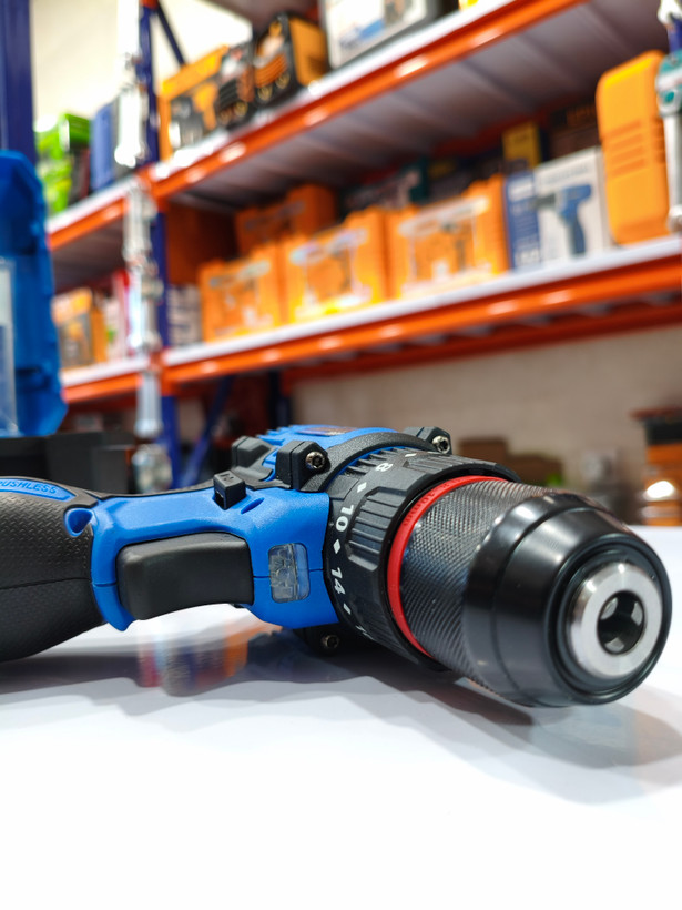 دریل پیچگوشتی شارژی چکشی ویوارکس 16.8 ولت موتور براشلس مدل VR1608-BLX به همراه دو باتری